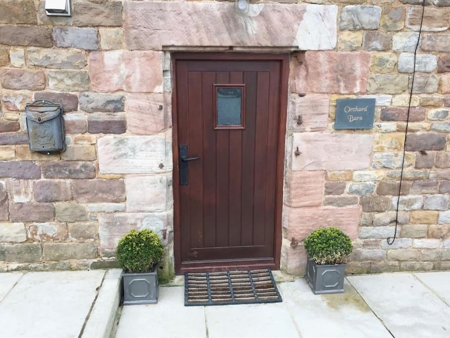 Chic 2 Bed Peak District Cottage Barn Near Alton Towers, Polar Bears, Chatsworth House Leek Bagian luar foto
