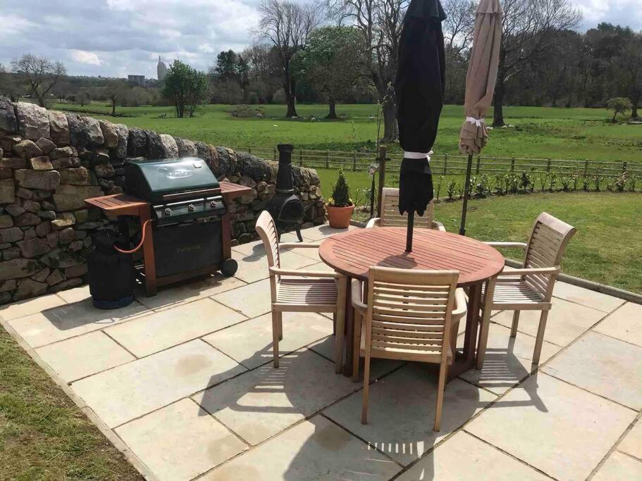 Chic 2 Bed Peak District Cottage Barn Near Alton Towers, Polar Bears, Chatsworth House Leek Bagian luar foto