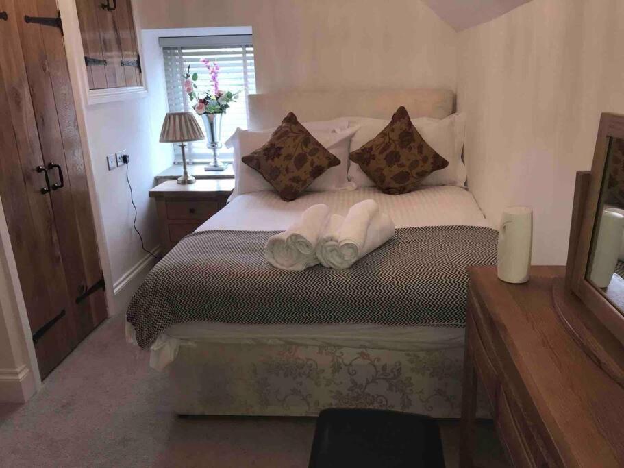 Chic 2 Bed Peak District Cottage Barn Near Alton Towers, Polar Bears, Chatsworth House Leek Bagian luar foto