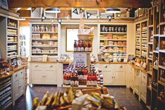 Chic 2 Bed Peak District Cottage Barn Near Alton Towers, Polar Bears, Chatsworth House Leek Bagian luar foto