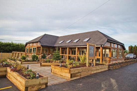 Chic 2 Bed Peak District Cottage Barn Near Alton Towers, Polar Bears, Chatsworth House Leek Bagian luar foto